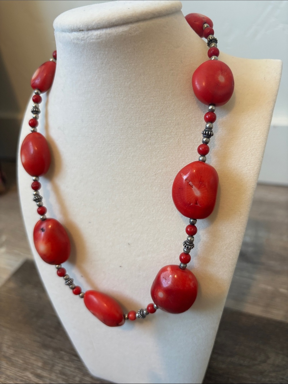 3/$10💕 Vintage Red Bead Necklace with Silver Accents - Picture 2 of 4